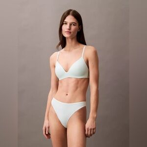 Calvin Klein Perfectly Fit Wirefree T-Shirt Bra 34C Mint Green Seamless NWOT